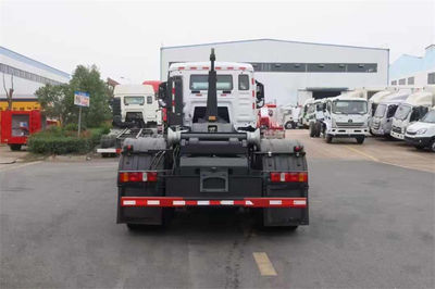 重汽汕德卡前四后八勾臂垃圾車 城市應(yīng)急保障的多功能利器